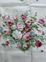 1999 American Folk and Fabric Antique Collection #3005 Ashley Rosette 36″ x 56″