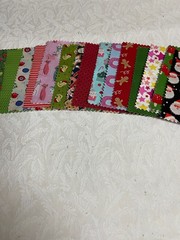 Christmas Print Charm Pack 42 pieces 5″ x 5″