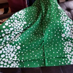 Rich Green Double-Gauze from Japan w/ White Scattered Floral – Double-Border