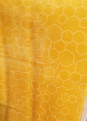 TIMELESS TREASURES – UNFINISHED HONEYCOMB BEEHIVE BTY QUILTING FABRIC BACKING