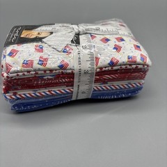 Holiday Americana Fat Quarter Bundle – Stacy lest Hsu – 20760AB