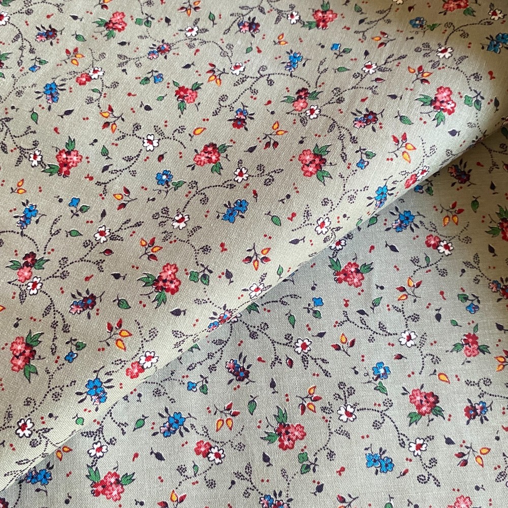 1.8 YD Vintage Ditsy Floral Fabric Gray Cotton Concord