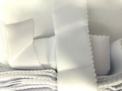 NEW 40MM WHITE WOVEN FOUNDATION ELASTIC WITH SHINY SCALLOP EDGE