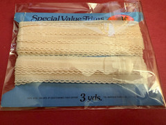 AMERICAN FABRIC COMPANY SPECIAL VALUE TRIM-VINTAGE LIGHT PINK 1/2″ ON ORIG CARD