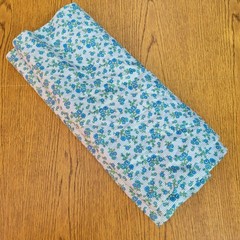 Vintage 60s Blue & White Cotton 5 yds Floral Grid Pattern 37W x 182L Lightweight