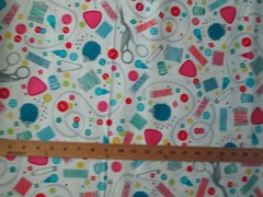 RETRO SEWING ITEMS PIN CUSHIONS SCISSOR THIMBLE THREAD WHITE COTTON FABRIC FQ