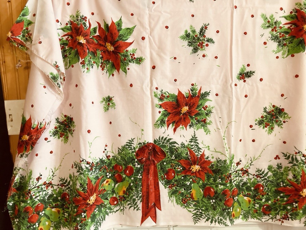 VTG Christmas Tablecloth Fabric Beautiful Poinsettias Bow on Lt Pink 2.3Y x72″W