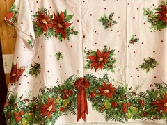 VTG Christmas Tablecloth Fabric Beautiful Poinsettias Bow on Lt Pink 2.3Y x72″W