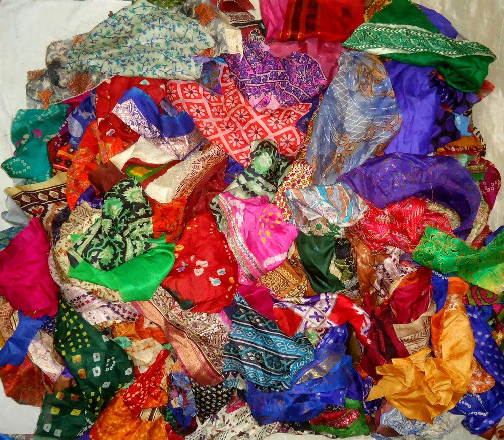 BBI LOT 100% PURE SILK Antique Vintage Sari REMNANT Fabric 100 GRAMS MIXED COLOR