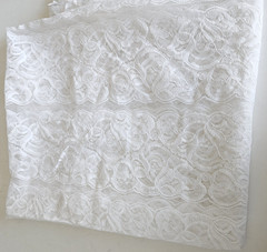 Stretch Lace White Floral Material Fabric 54″ x 1 1/2 Yards Estate Find