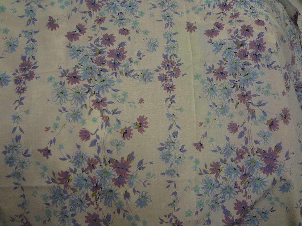Vintage Purple & Blue Retro Floral Fabric Remnant (36cm x 50cm)