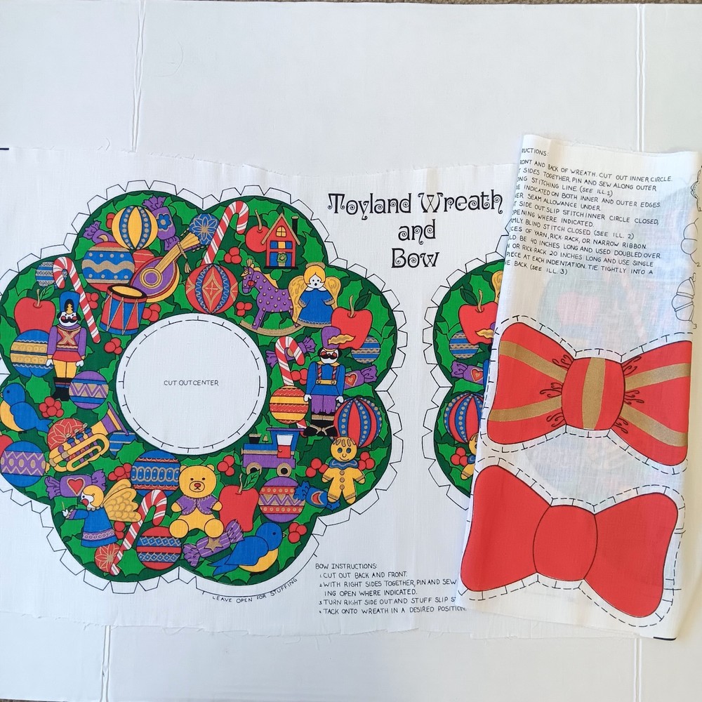 Vintage Manes Fabric Co. Holiday Toyland Wreath And Bow Cotton Cut And Sew Panel