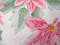 4 YDS SHADES OF PINK POINSETTIAS PALE GREEN LEAVES 100% COTTON