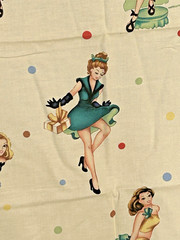 Retro Michael Miller PARTY GIRLS Large Pin Ups CX-1293 Cotton Fabric 32×44″