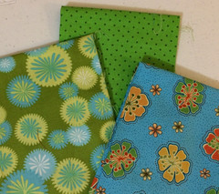 FABRIC (5) Fat Quarters FLOWER MEDALLIONS & Polka Dots – Blue & Green – Cotton