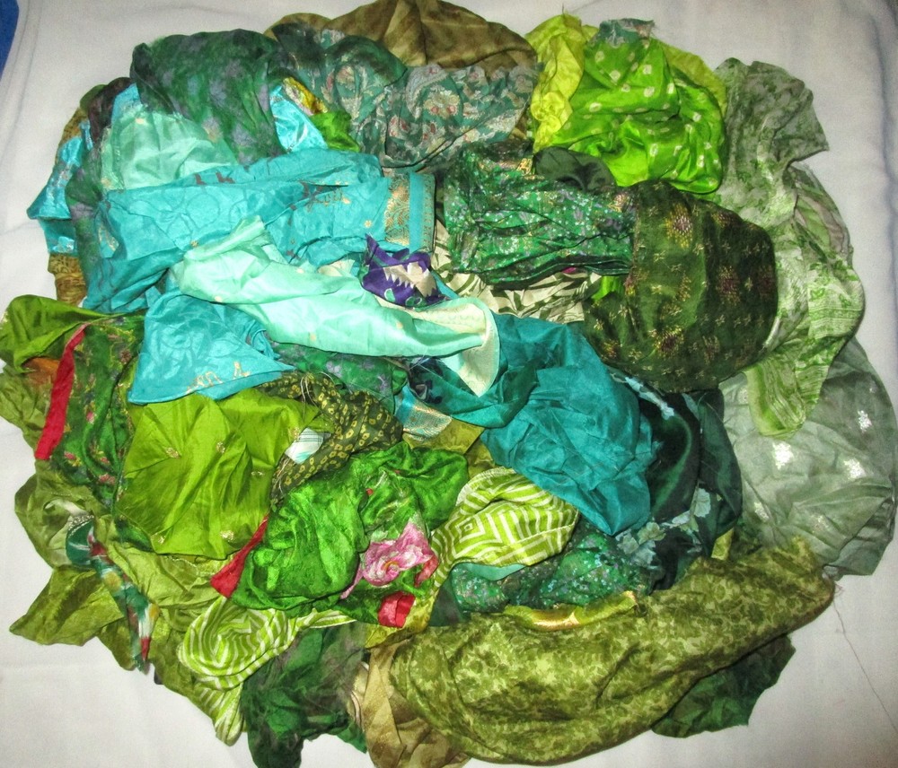 BBI LOT PURE SILK Antique Vintage Sari REMNANT Fabrics 100 GRAMS Green Craft