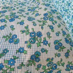 Vintage 60s Blue & White Cotton 5 yds Floral Grid Pattern 37W x 182L Lightweight