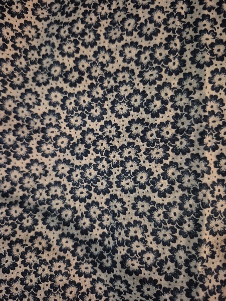 Calico Small print navy blue Flowers. cotton fabric 44″ x 170″