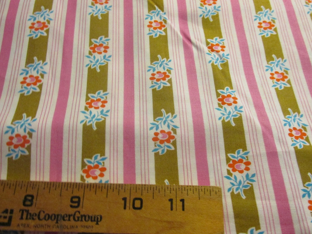4 YARDS x 44″ Westminster Fibers Fabric Free Spirit Pink white stripe Flowers