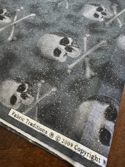 SKULL & CROSSBONES Silver Glitter Flash 2009 Cotton FABRIC TRADITIONS NEW BTHY