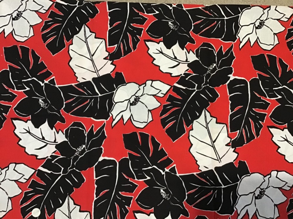 New 100% Cotton Fabric Red Black White Large Floral Print 3 1/2 Yards x 43″ Wide