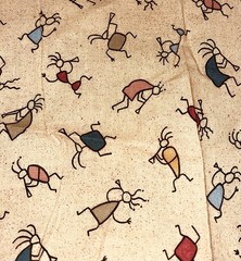 VTG Novelty Folk Art Kokopelli Figures Tossed on Beige Remnant 19″x14″ +