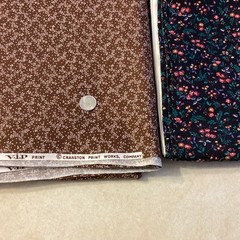 VIP Print/Cranston COTTON Brown Tiny Flowers 44″ X 2 yds+ blk flower 22” x2 yds