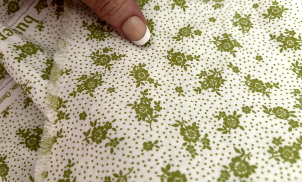 Vtg 1 yd 42X37 BUTTERCREAM Lime Green Pin Dot FLORAL Cotton Quilt FABRIC JO-ANN