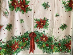 VTG Christmas Tablecloth Fabric Beautiful Poinsettias Bow on Lt Pink 2.3Y x72″W