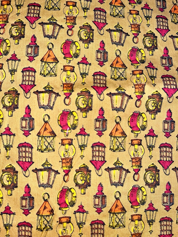 VTG Wamsutta Colonial Lanterns on Gold 38″x11″ +2 Squares 11″x10″