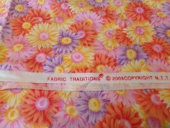 1 YD X 44″ VINTAGE COLORFUL DAISIES/FABRIC TRADITIONS/COTTON NEW #255