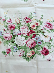 1999 American Folk and Fabric Antique Collection #3005 Ashley Rosette 36″ x 56″