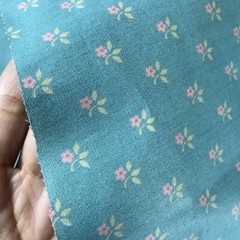 VINTAGE HOUSE N HOME FABRICS BLUE WITH PINK FLORALS CIRCA 1984 48″ X 53″