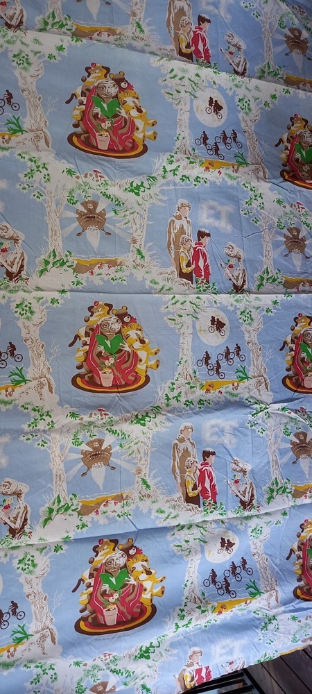Gorgeous Vintage E.T. Themed Fabric Remnant (153cm x 235cm)