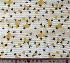 Keepsake Calico Bees in the Honeycomb Cotton Fabric – 26″ x 44″