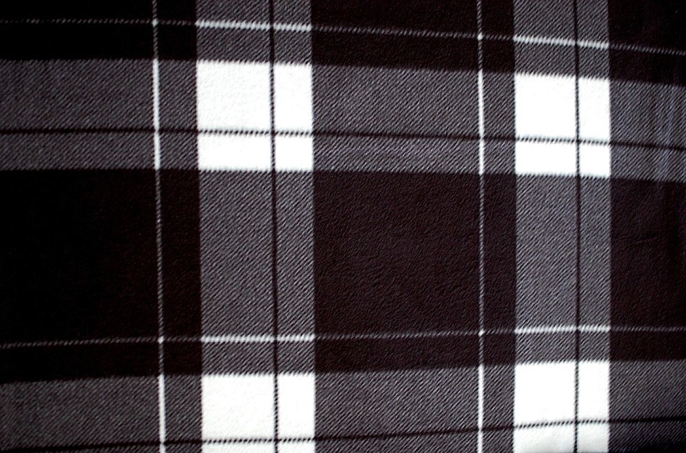 BTY*HOLIDAY BLACK GREY WHITE HENSLEY PLAID ANTI PILL FLEECE FABRIC 1 YD 60×36″