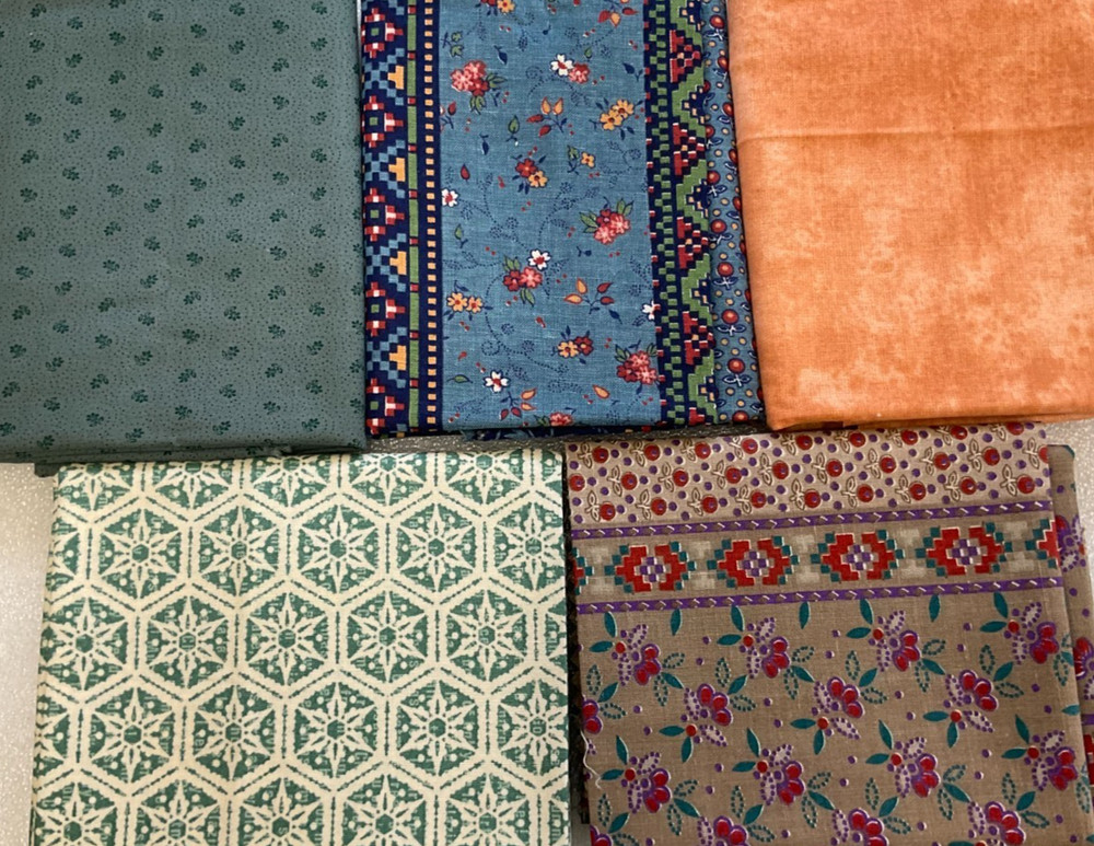 FAT QUARTER BUNDLE OF 5 – FQ1581 – (18″ x 21″)