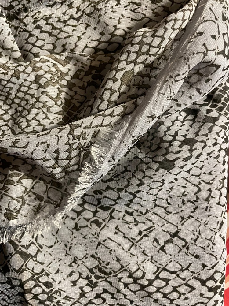 Snake Print Chiffon Fabric Gray Black 100% Polyester 57/58″ Wide 5.5 Yards