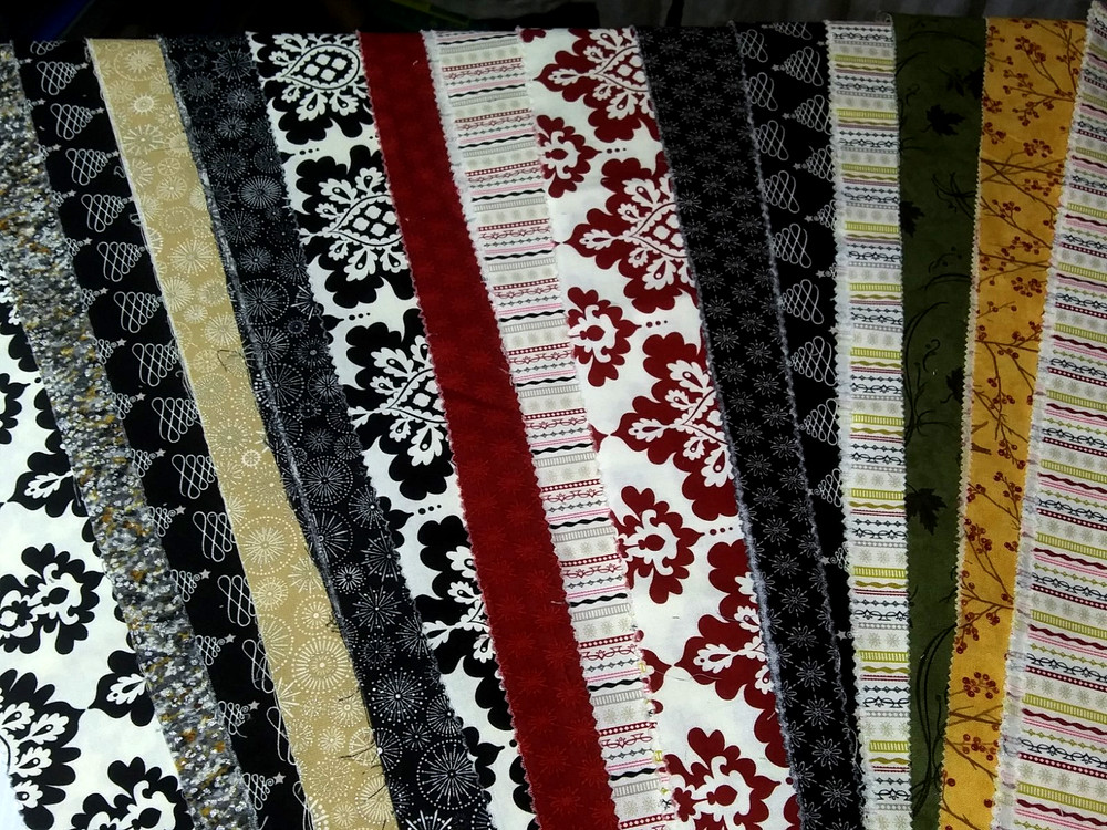Jelly Roll Cotton Fabric Floral and Stripes Florals 26 Strips 2.5″ x 40″Kaufman
