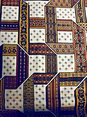 VTG Retro Geometric Abstract Patchwork In Shades of Brown & Gold Ivory 34″x14″
