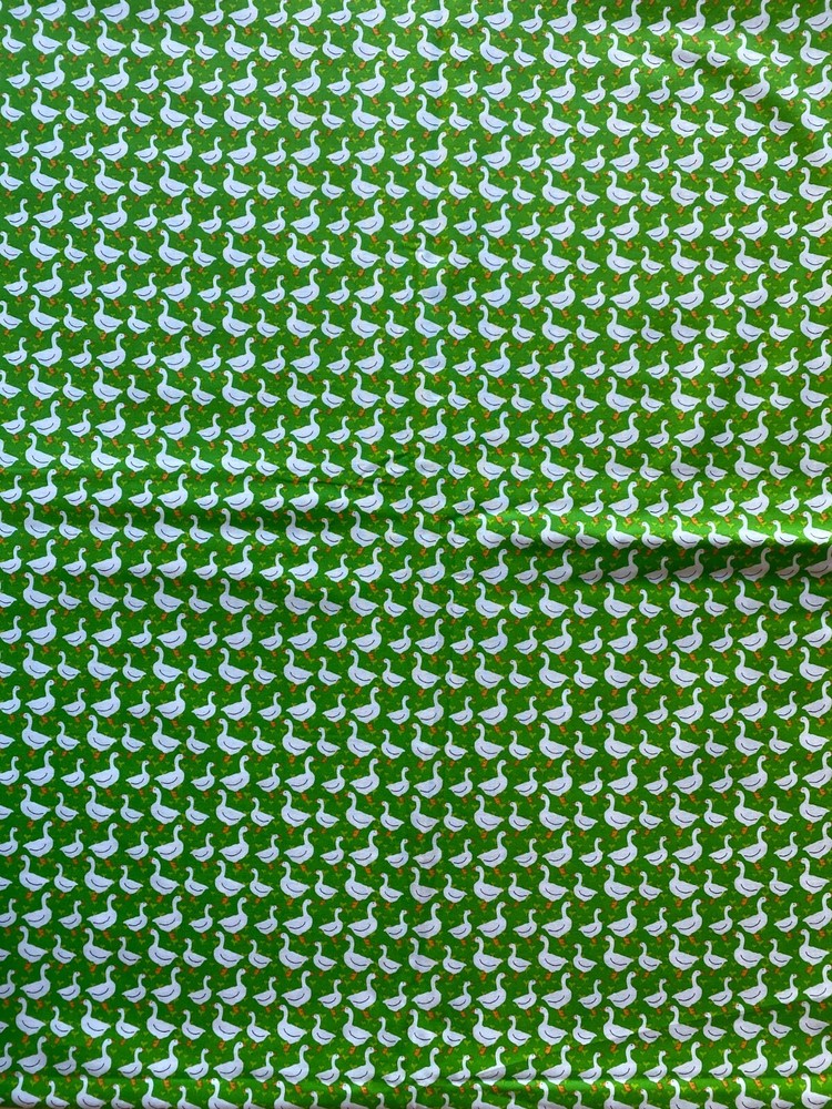 BRIGHT GREEN FABRIC~White Ducks Rows~STACKS~Orange Feet Beaks~45×109~QUILT COTTN