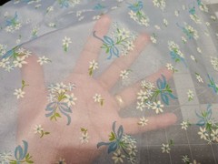 VTG SHEER BLUE FABRIC FLOCKED WHITE FLOWERS DAISY BOUQUET BY THE HALF YARD