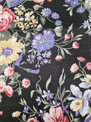 VTG HTF Flowers On Black Polycotton One Way Stretch Fabric 4.25 Yrds X 65″Wide