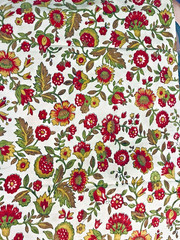 VTG Colonial Style Paisley Red Green & Gold Florals on White 43” X 21½”