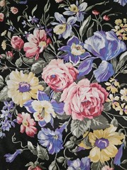 VTG HTF Flowers On Black Polycotton One Way Stretch Fabric 4.25 Yrds X 65″Wide