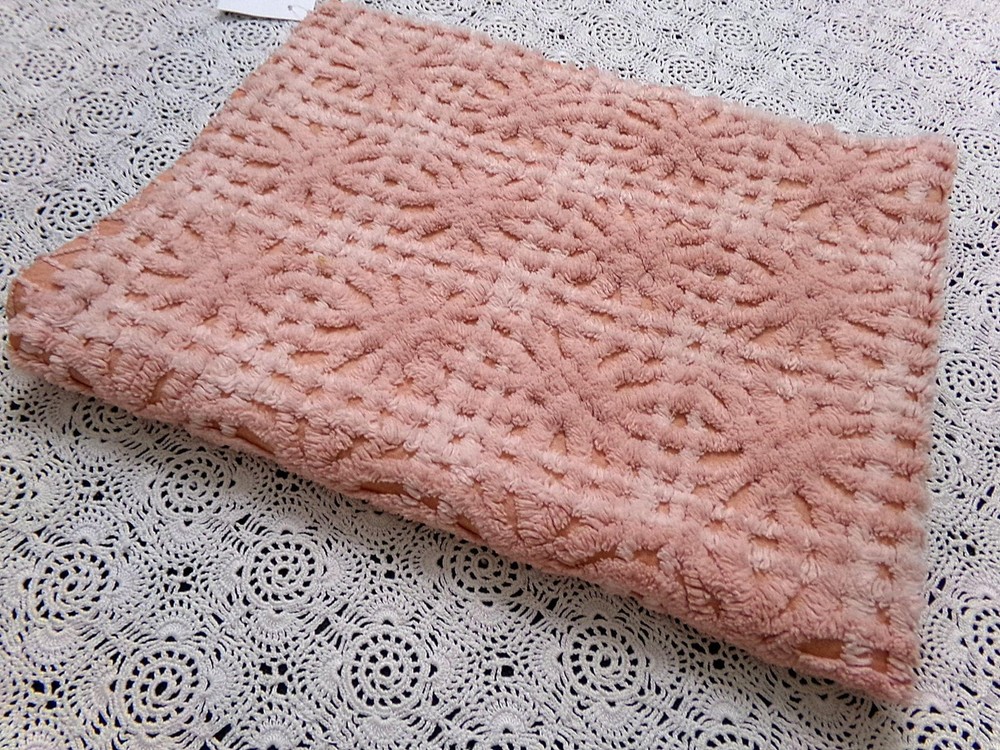 Vtg Chenille Bedspread Fabric 14×19″ Blush Pink Starburst Quilt Material