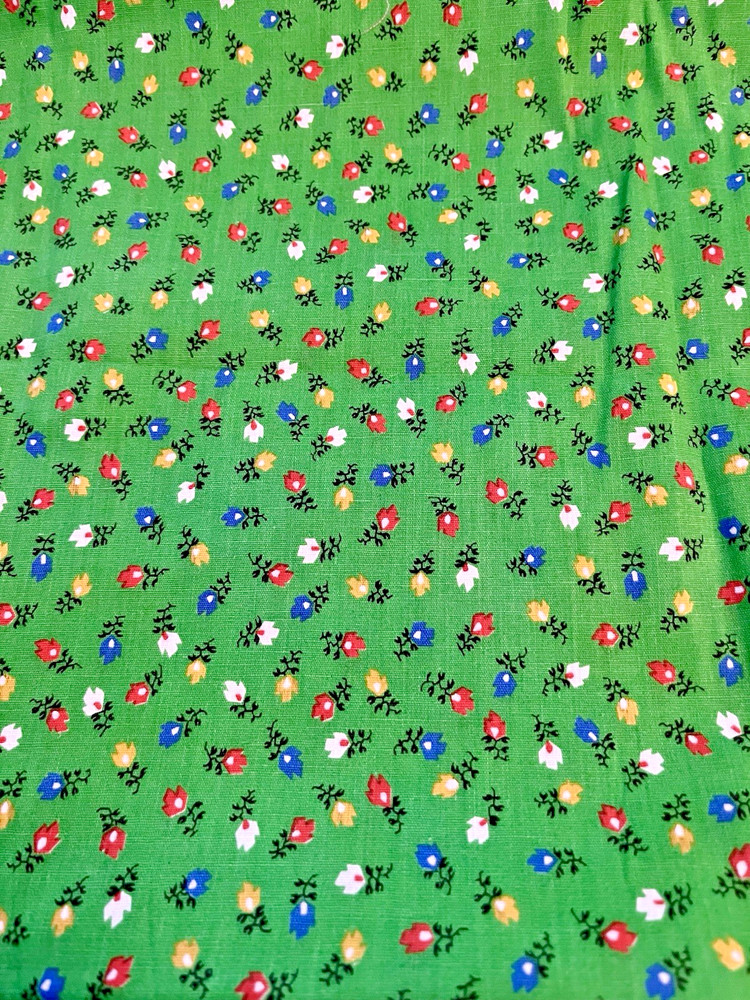 VTG Ditzy CALICO Blue Red Yellow & White Florals on Green Cottagecore 22″x16″