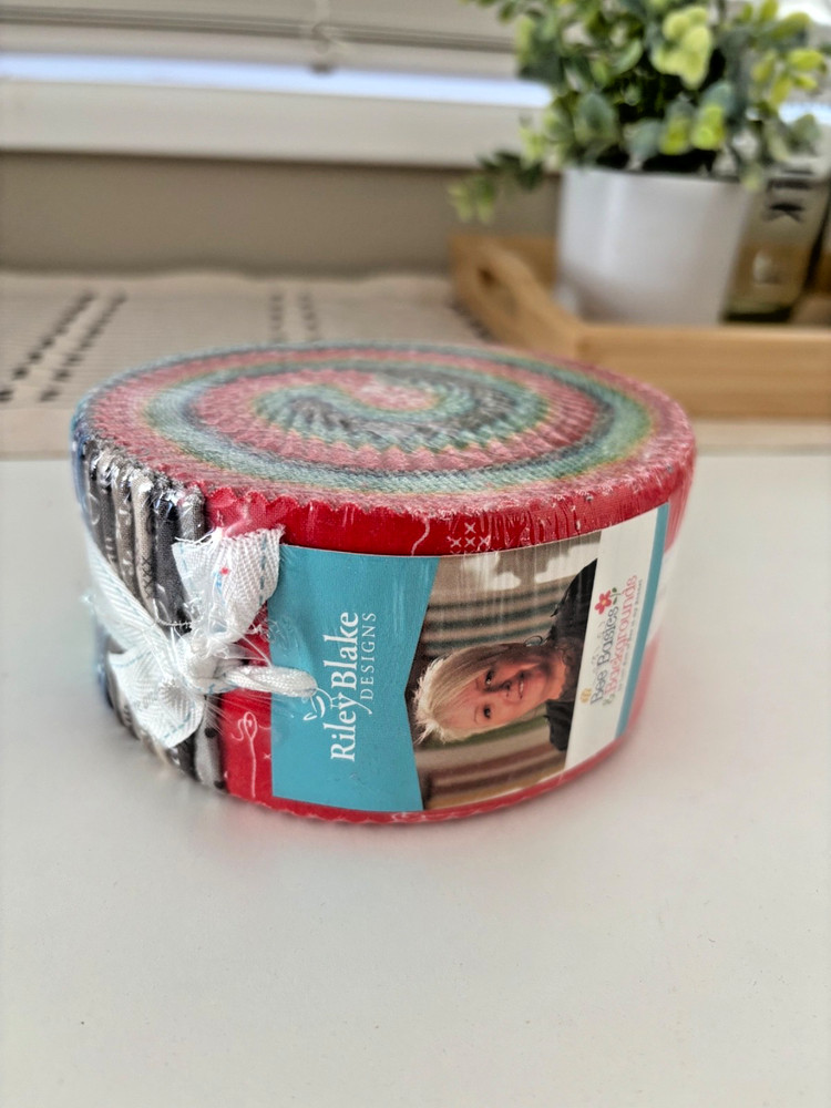 Lori Holt Riley Blake Bee Basics Backgrounds Jelly Roll 40 2.5 in strips NEW