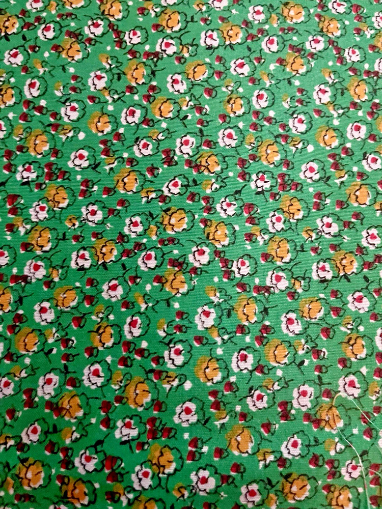 VTG Ditzy CALICO Yellow White & Red Florals on Green Cottagecore 18″x17″