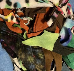 LOT FLEECE SMALL PIECES SNIPPITS SCRAPS FOR MINIS FIBER ARTS CRAFTS 1/2 lb *SALE